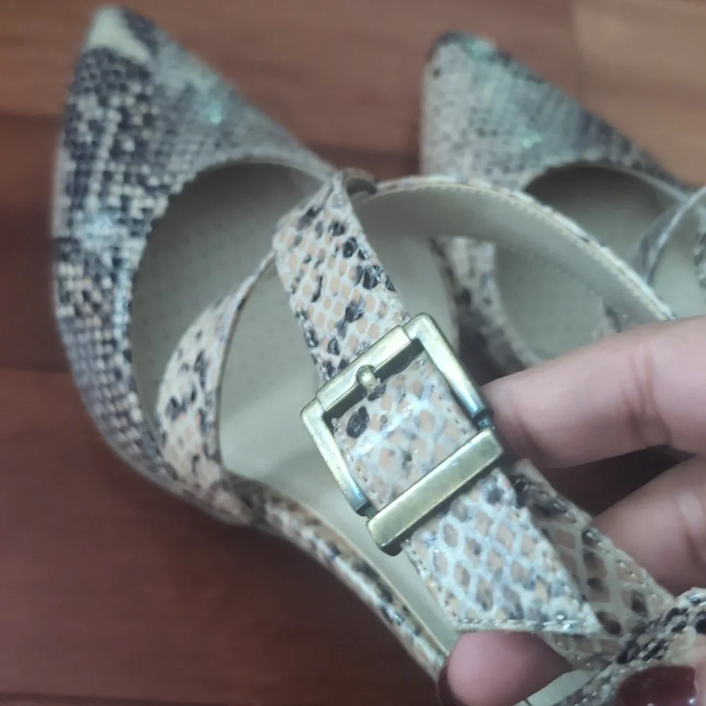 Life Stride Tan Heels with Snakeskin Pattern Size 8.5